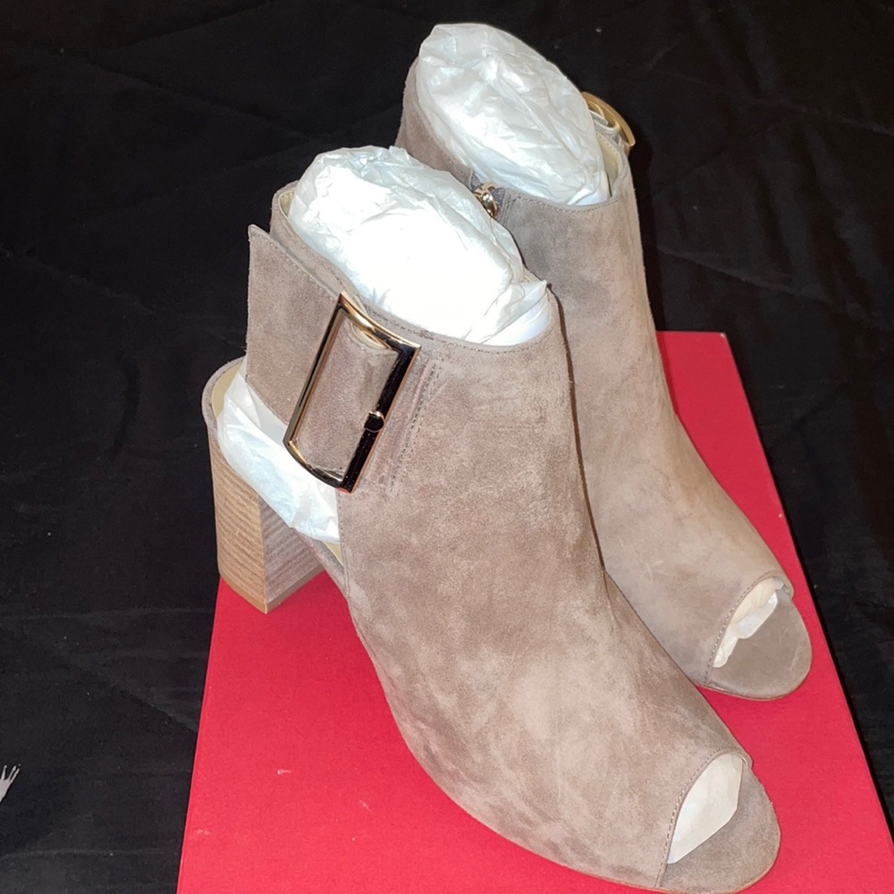🔥Sale🔥Pretty suede taupe colored peep toe sling back booties..3” heels..NWOT